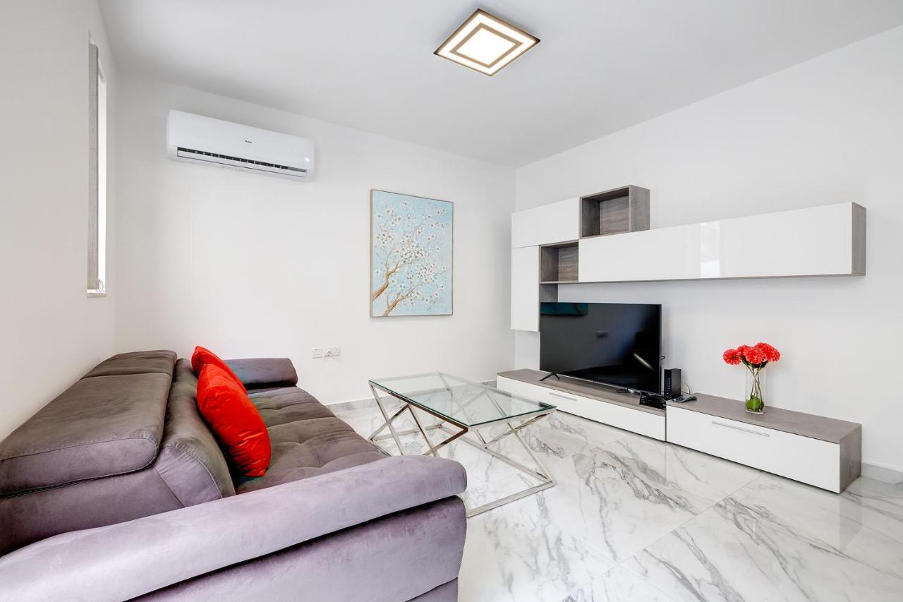 Apartman Cosy Steps To St George's Bay
